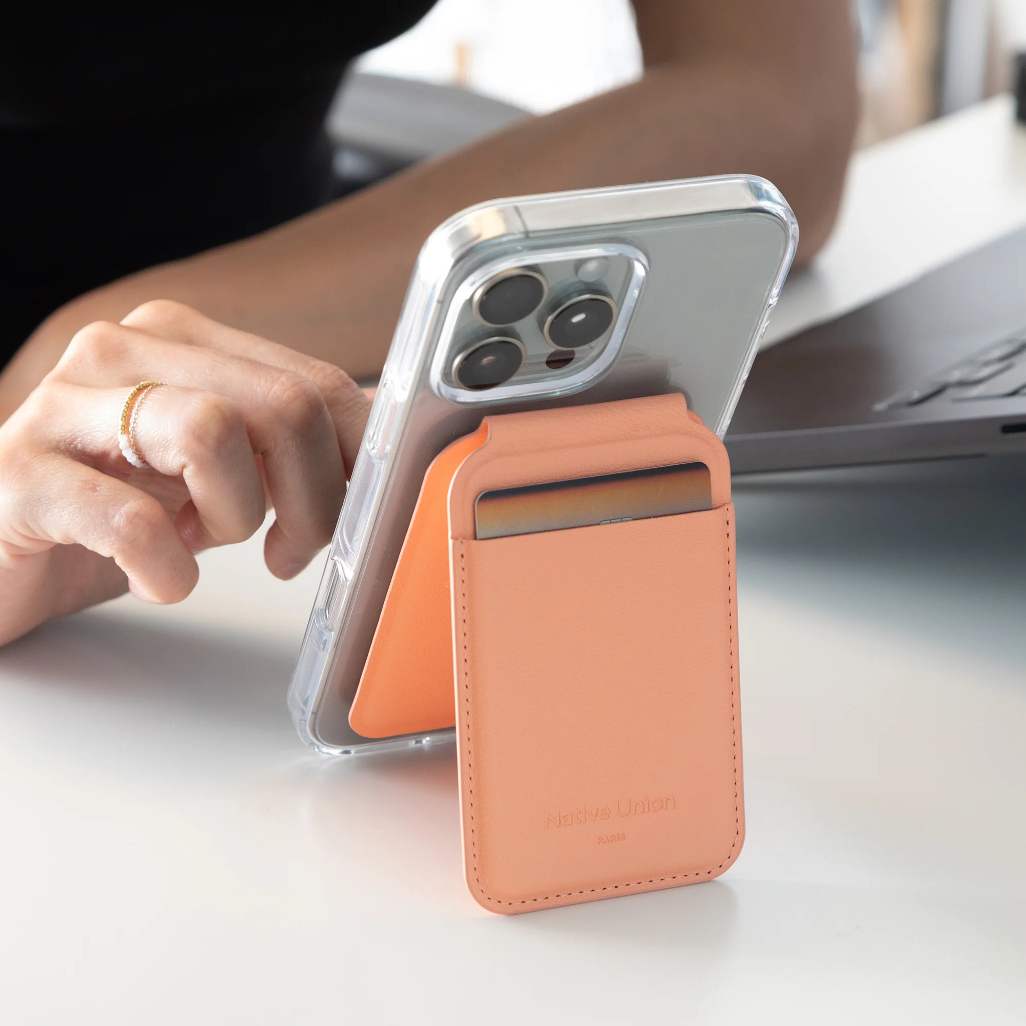 Active Wallet Stand | Magnetic - Image 20