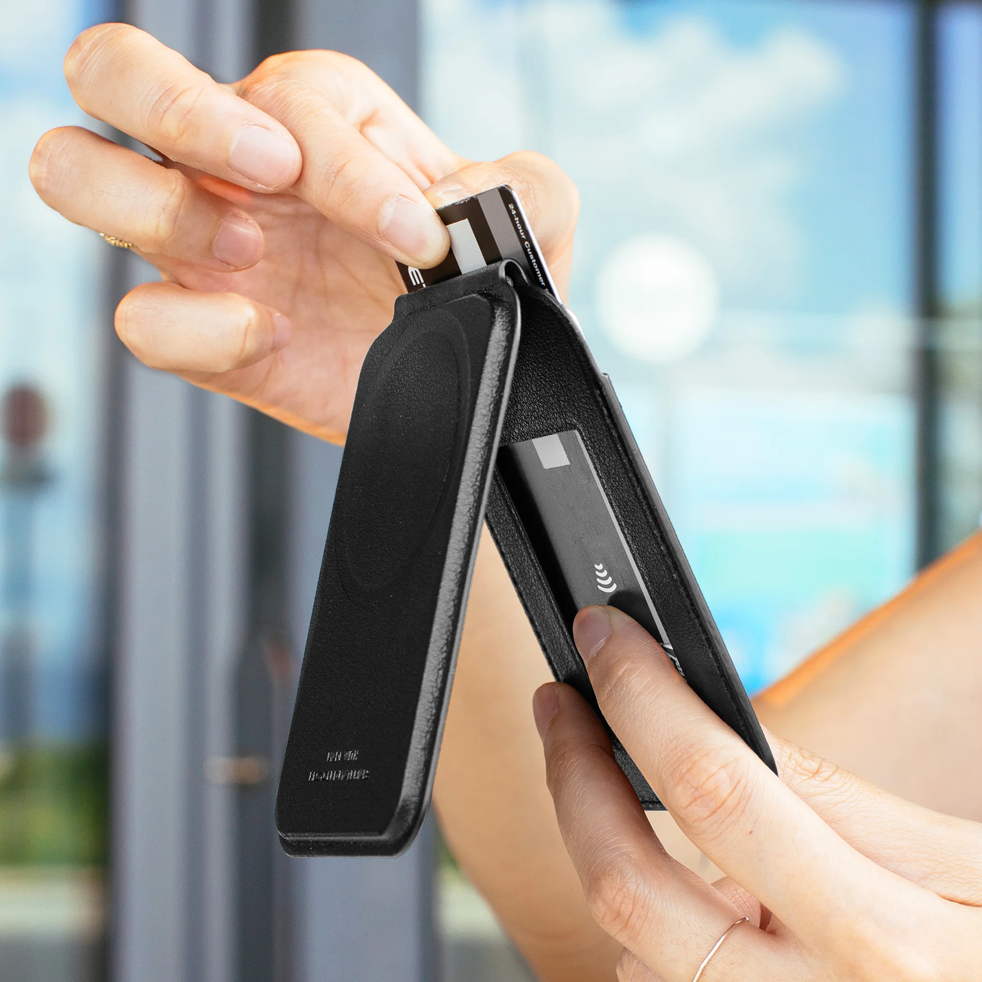 Active Wallet Stand | Magnetic - Image 21