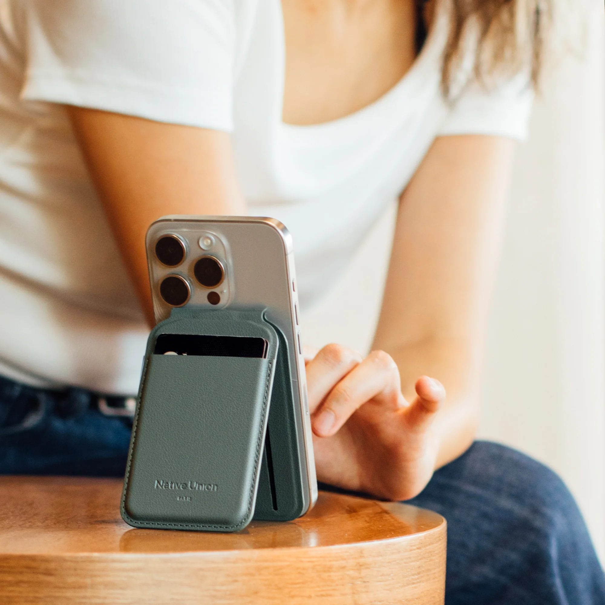 Active Wallet Stand | Magnetic - Image 25