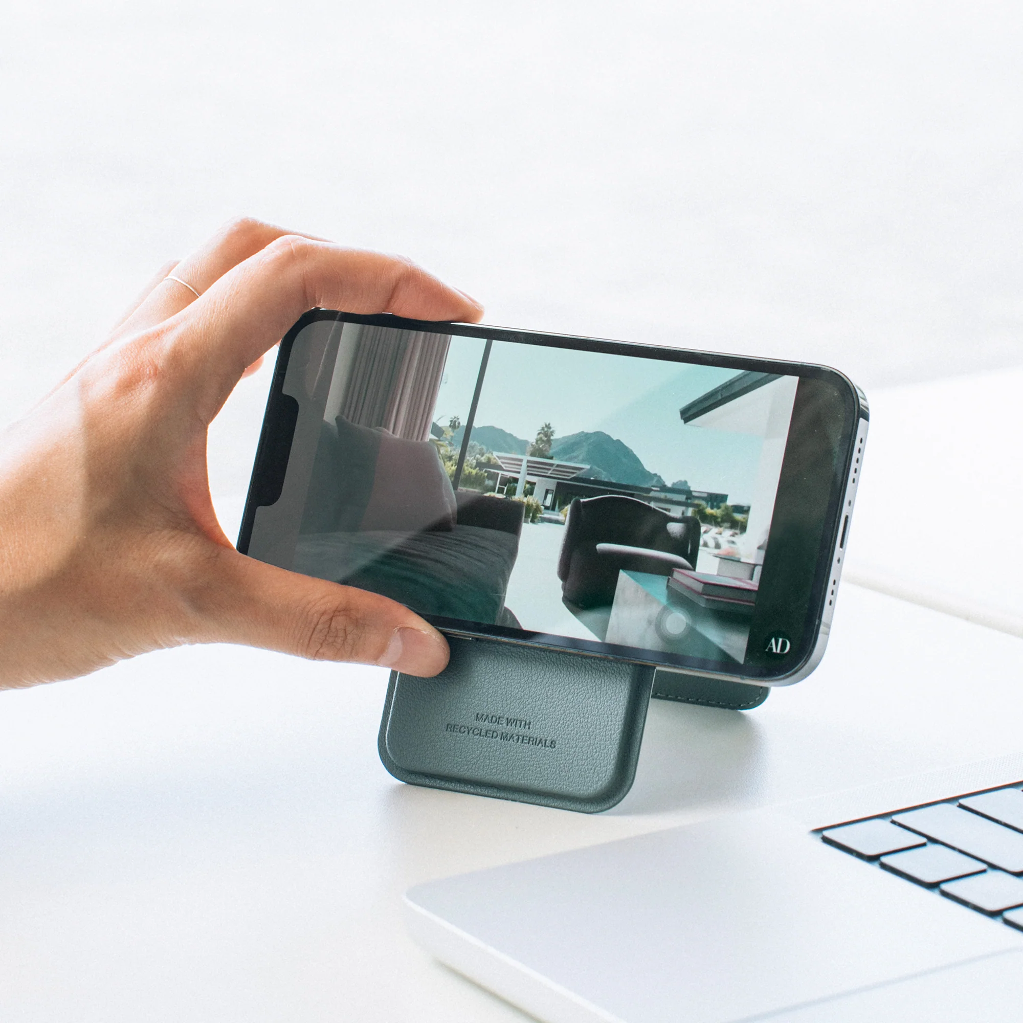 Active Wallet Stand | Magnetic - Image 26
