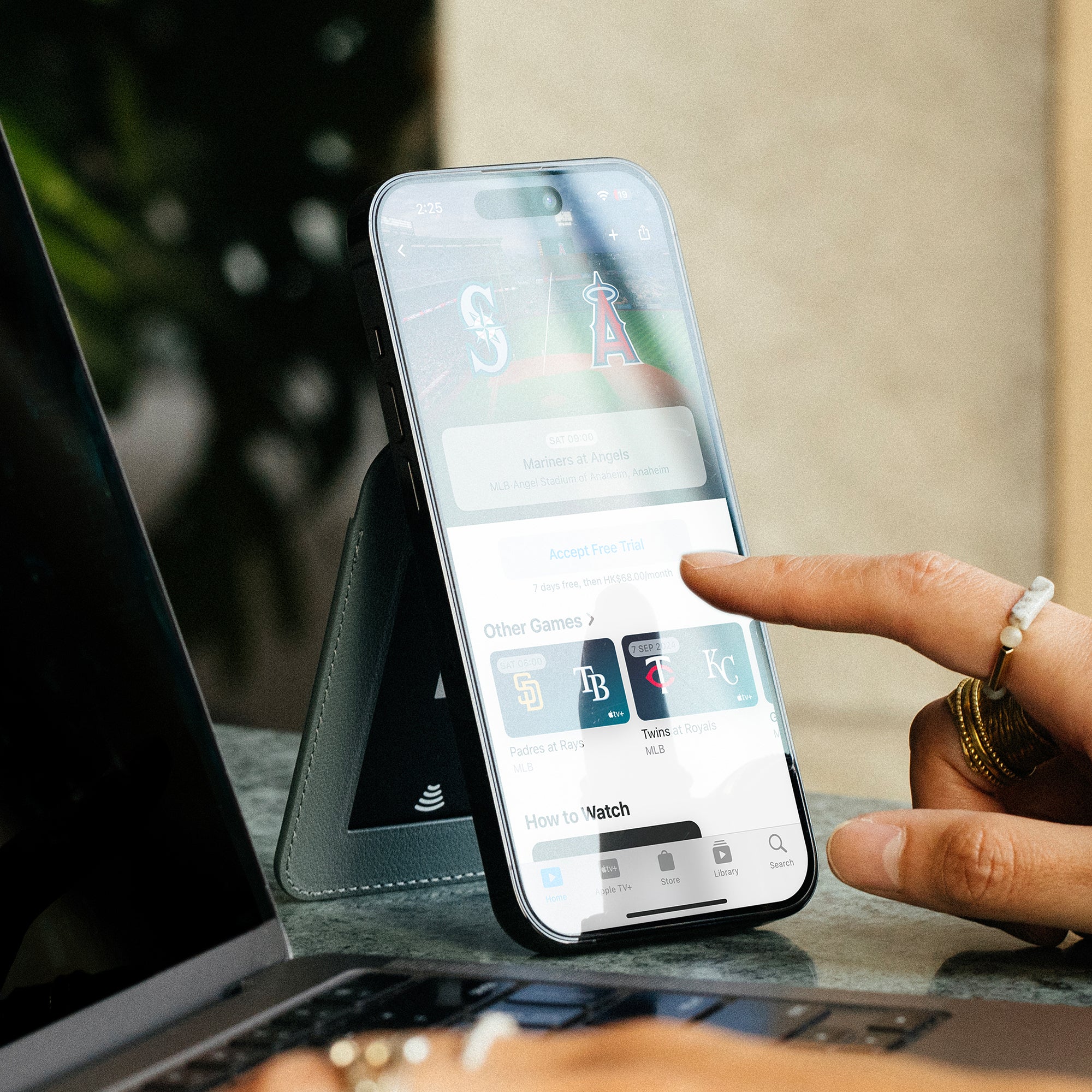 Active Wallet Stand | Magnetic - Image 27