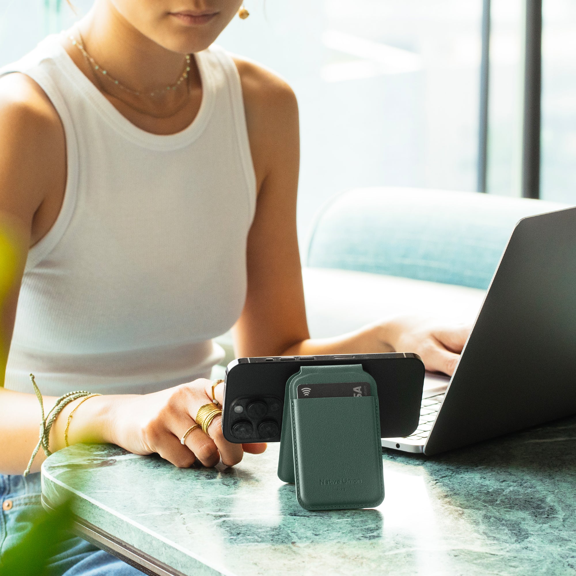 Active Wallet Stand | Magnetic - Image 28