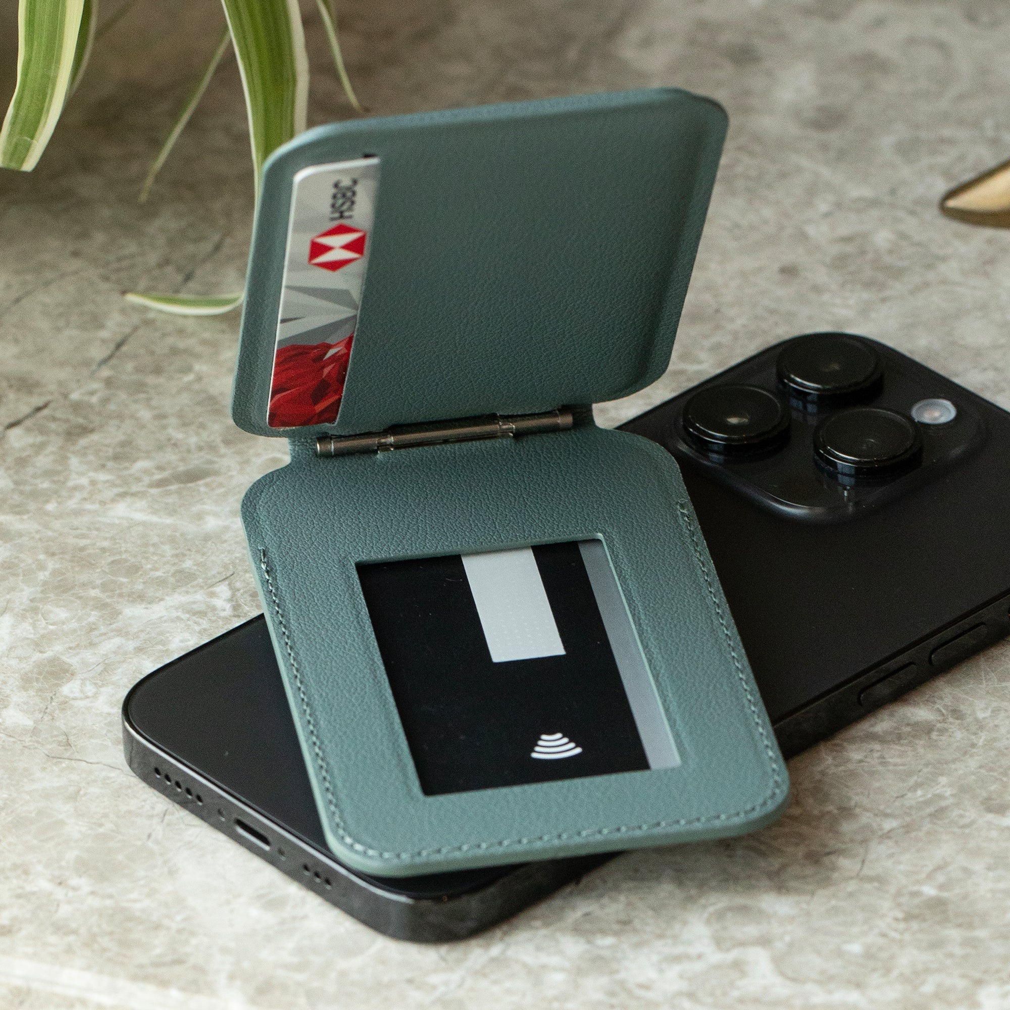 Active Wallet Stand | Magnetic - Image 31