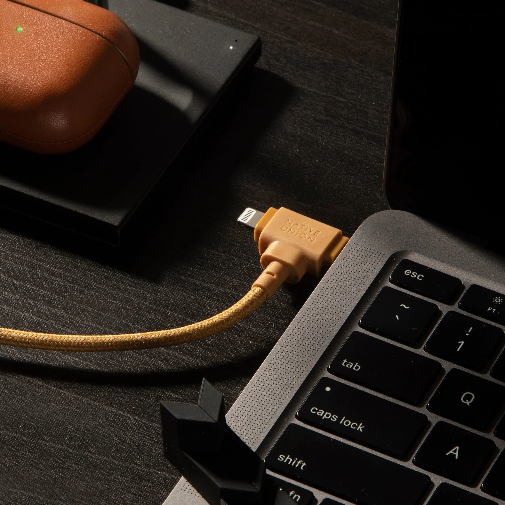Belt Cable Duo (USB-C to USB-C & Lightning) - Image 7