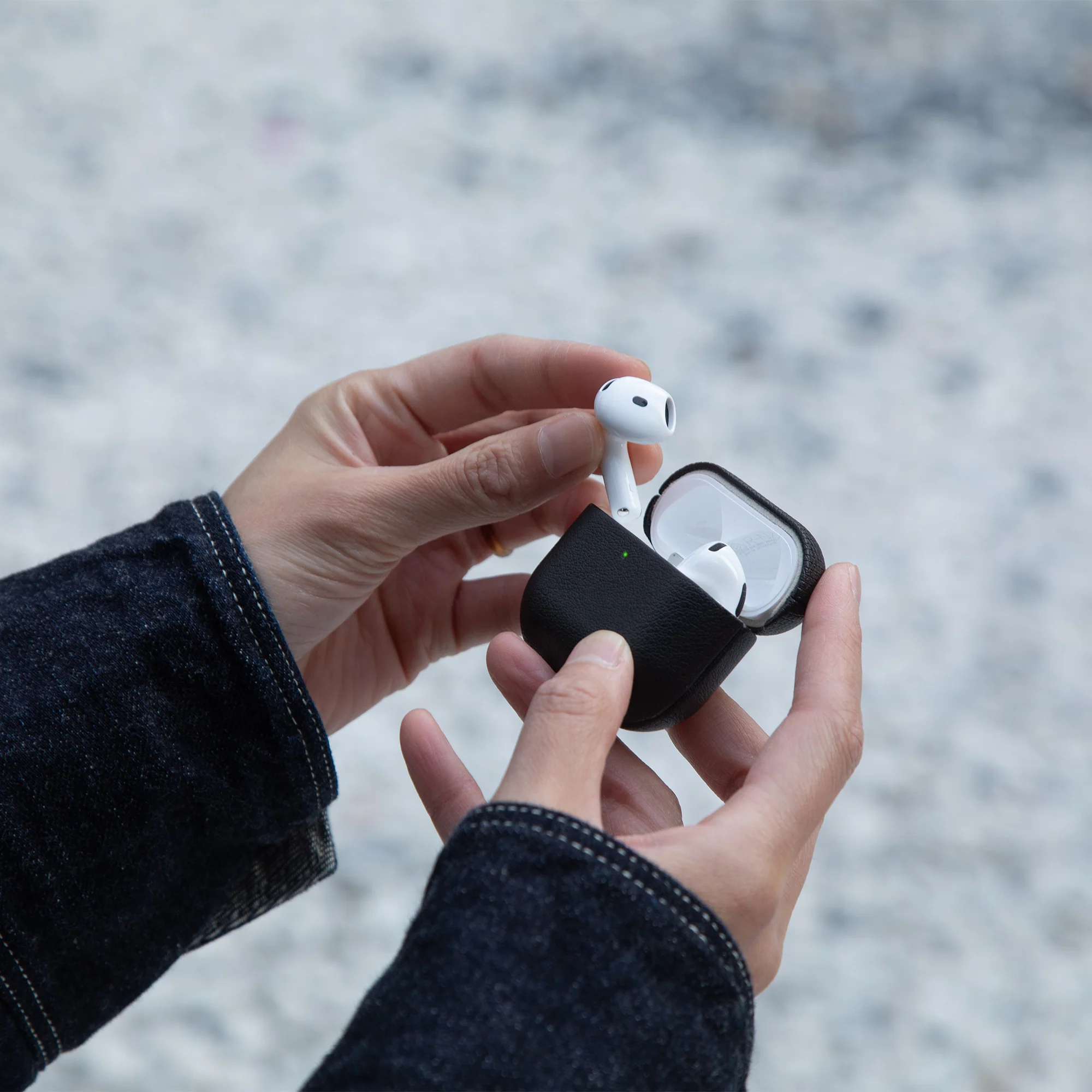 (Re)Classic Case for AirPods 4 - Image 10