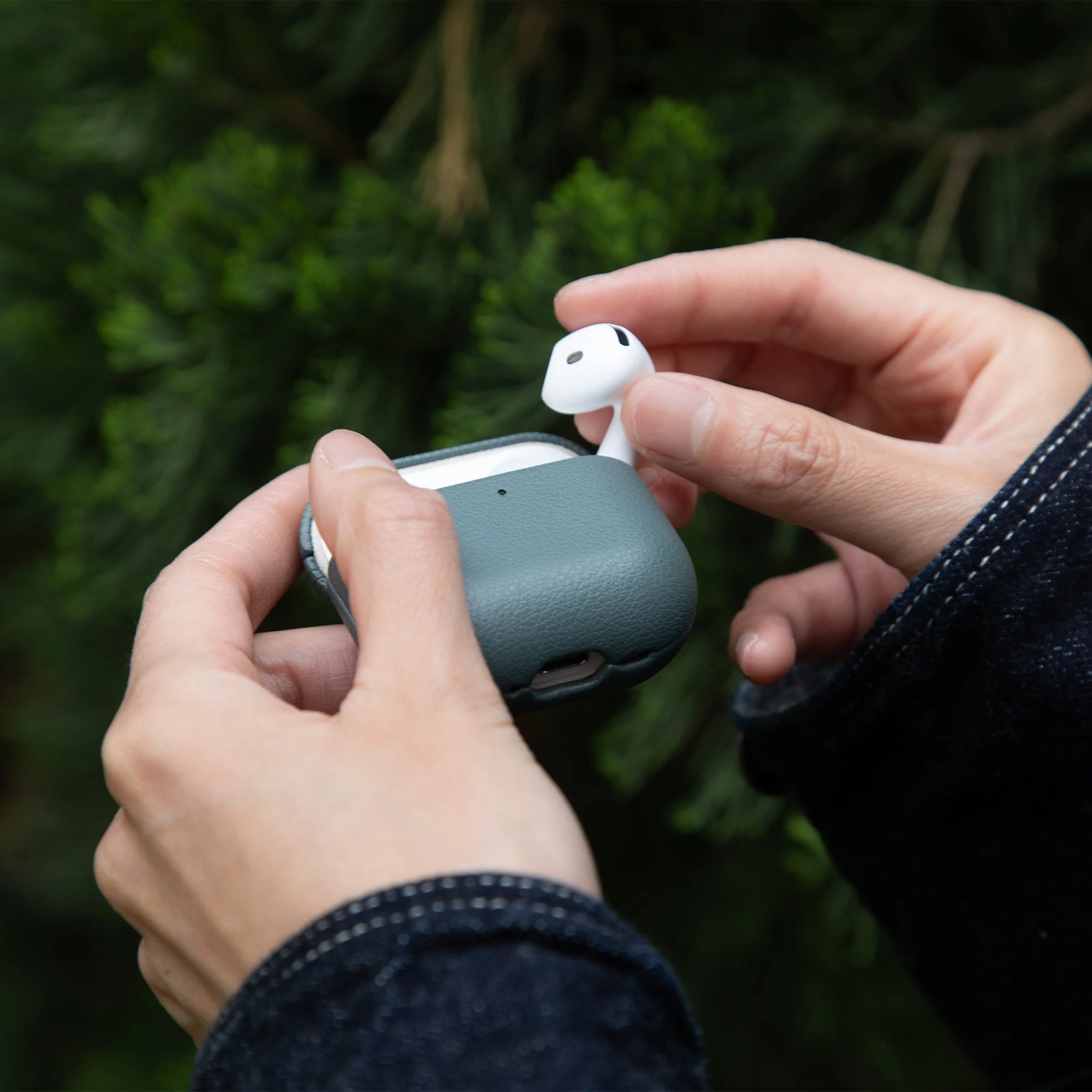 (Re)Classic Case for AirPods 4 - Image 14