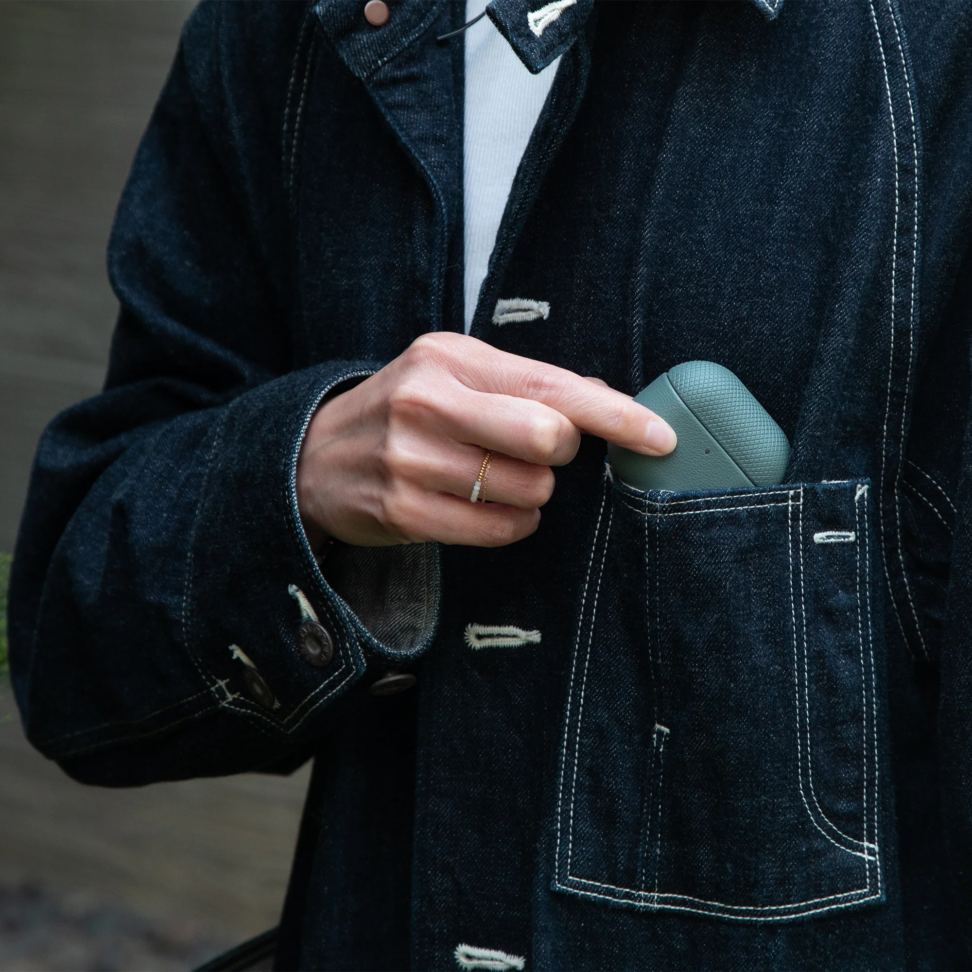 (Re)Classic Case for AirPods 4 - Image 15