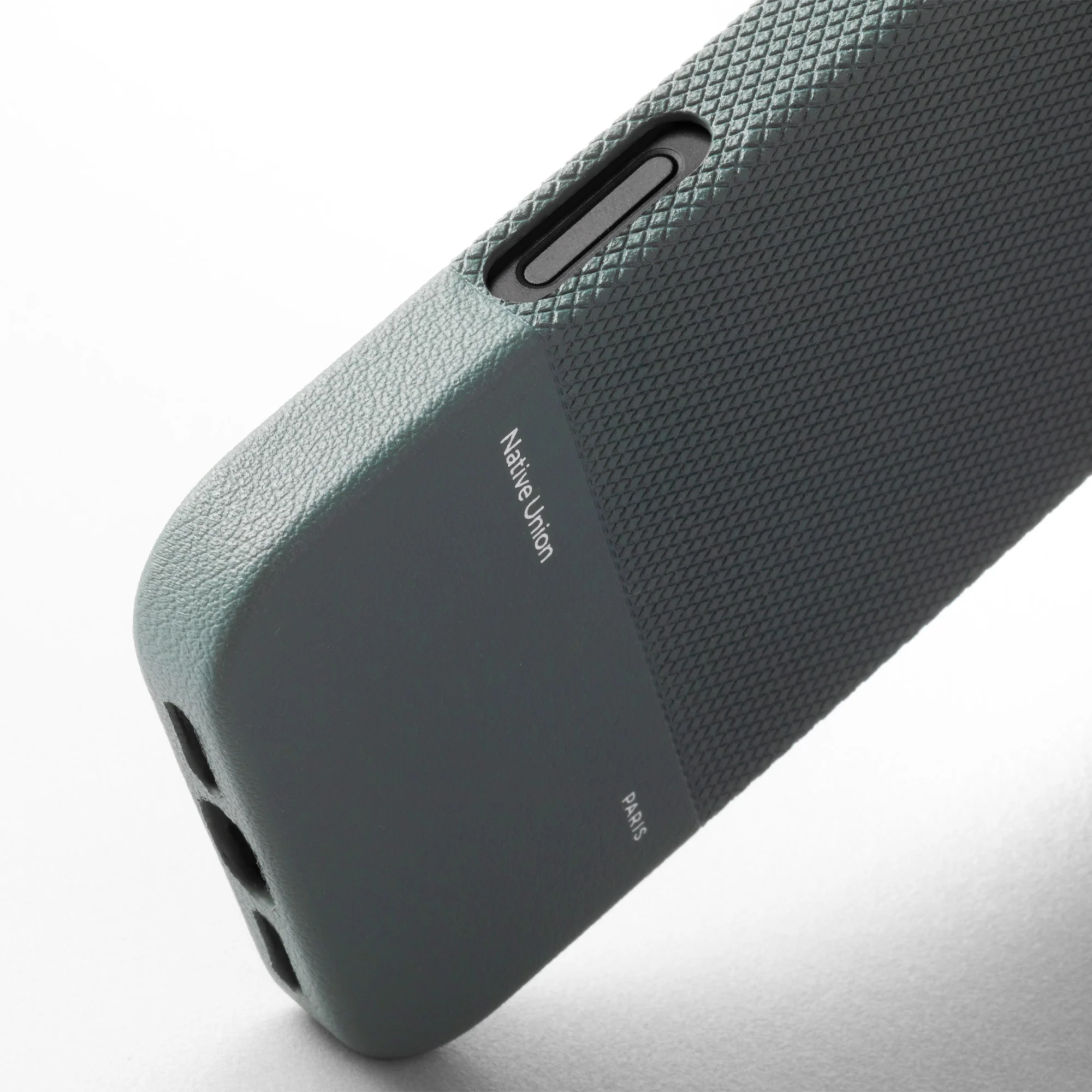 (Re)Classic Case for iPhone 17 - Image 63