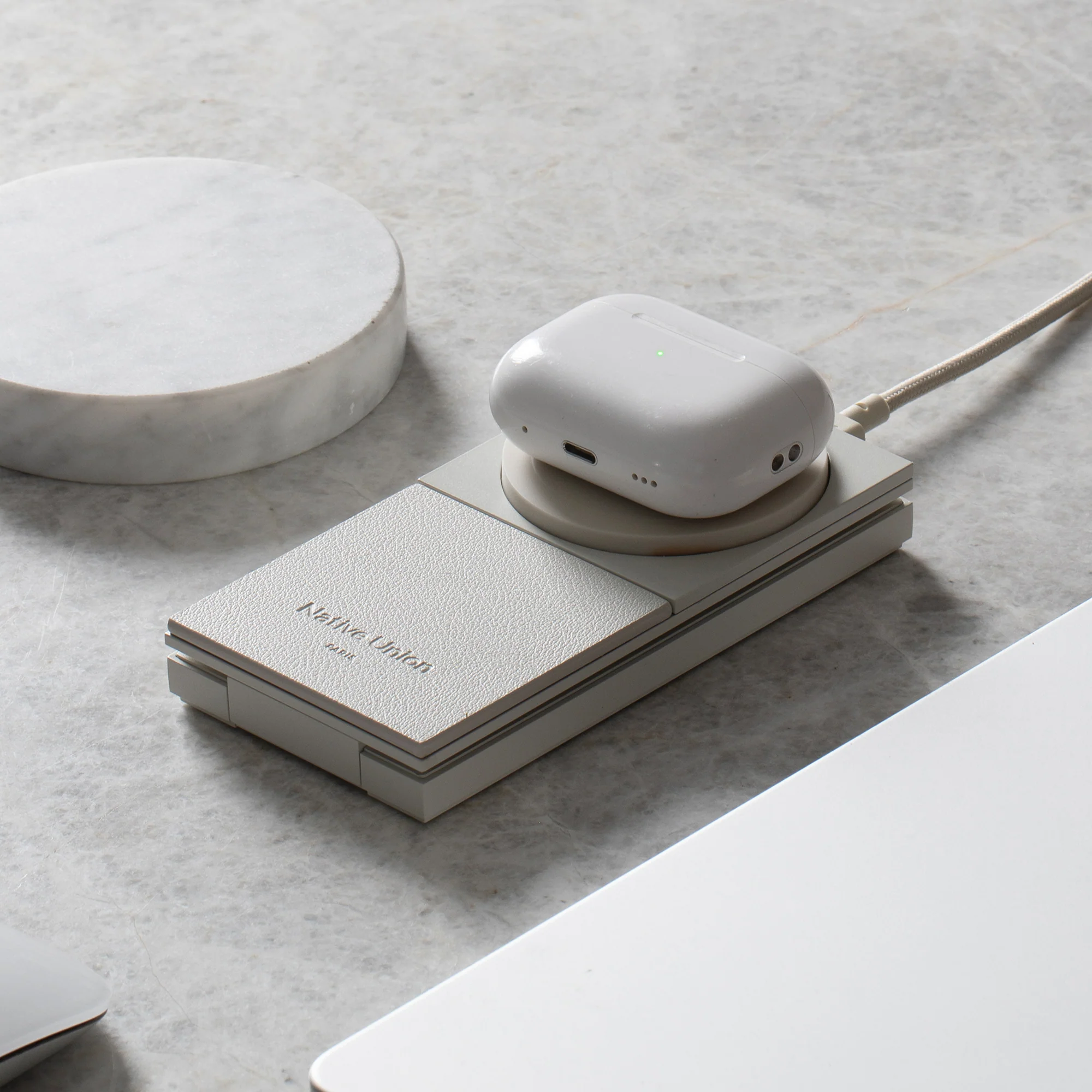 Rise 2-in-1 Magnetic Wireless Charger - Image 4