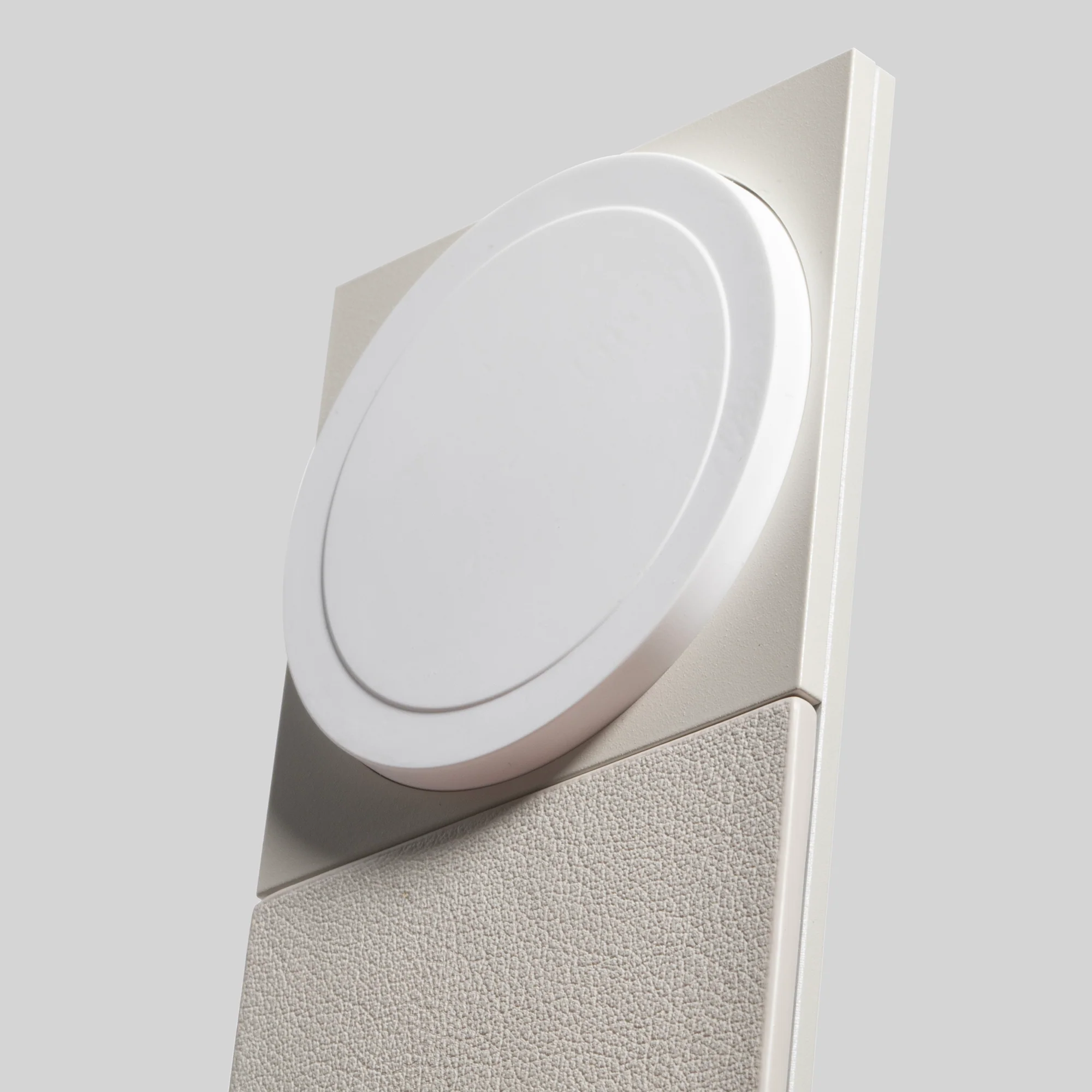Rise 3-in-1 Magnetic Wireless Charger - Image 13