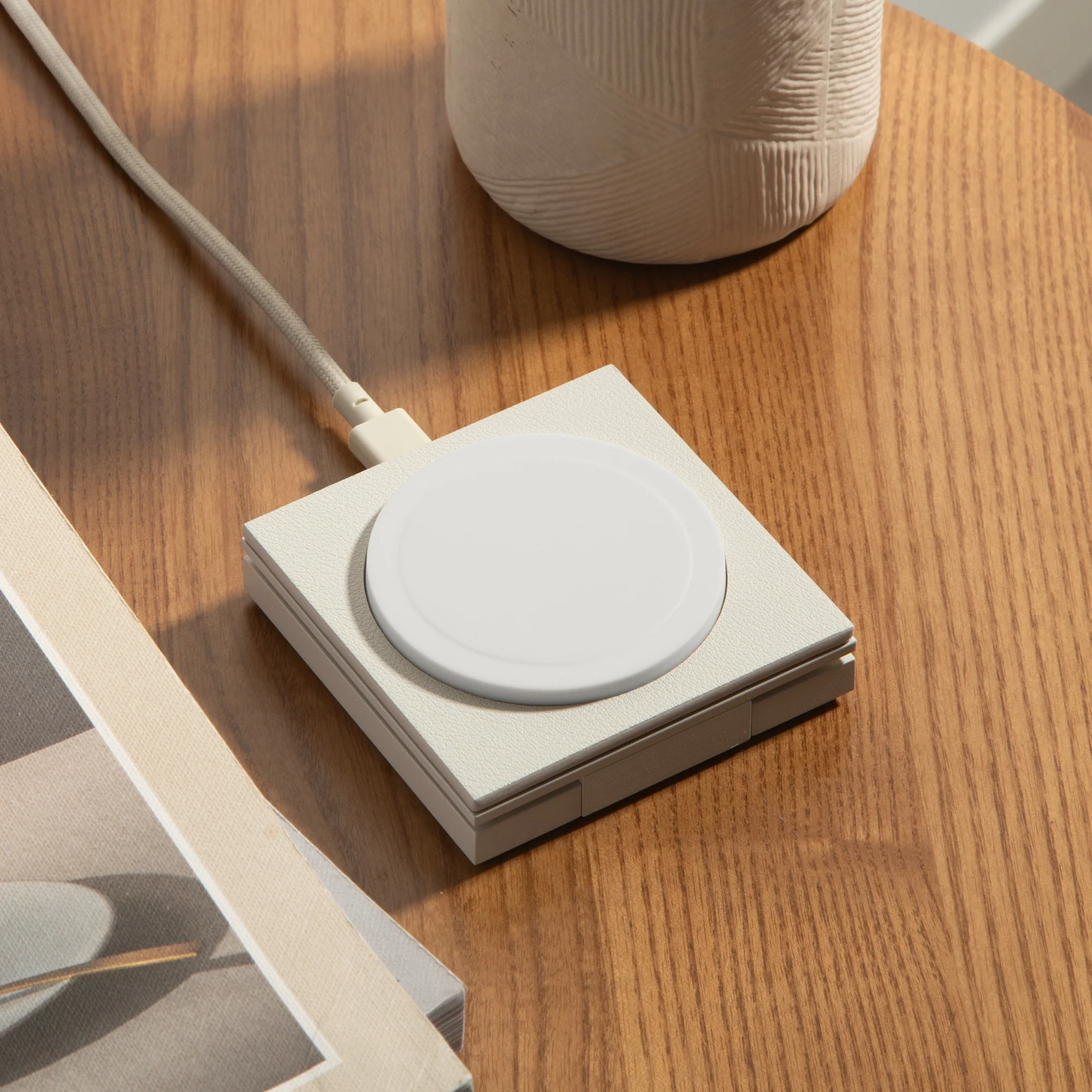 Rise Magnetic Wireless Charger - Image 4